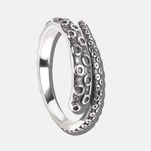 Pulsera blanca con conchas plateadas